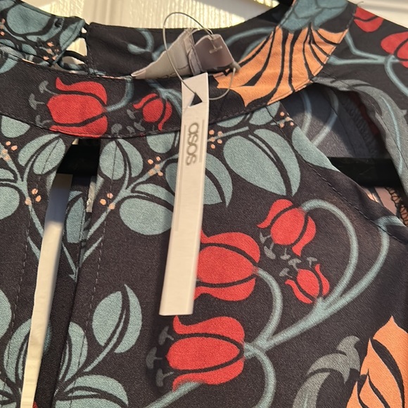 NWT ASOS maxi dress, cut out in the shoulders, chest & back. US size 8. Beautifu - Picture 7 of 8